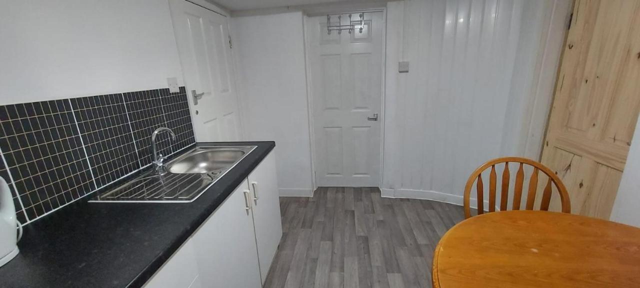 Lovely 3-Bed Apartment In Parkgate Rotherham Exterior foto