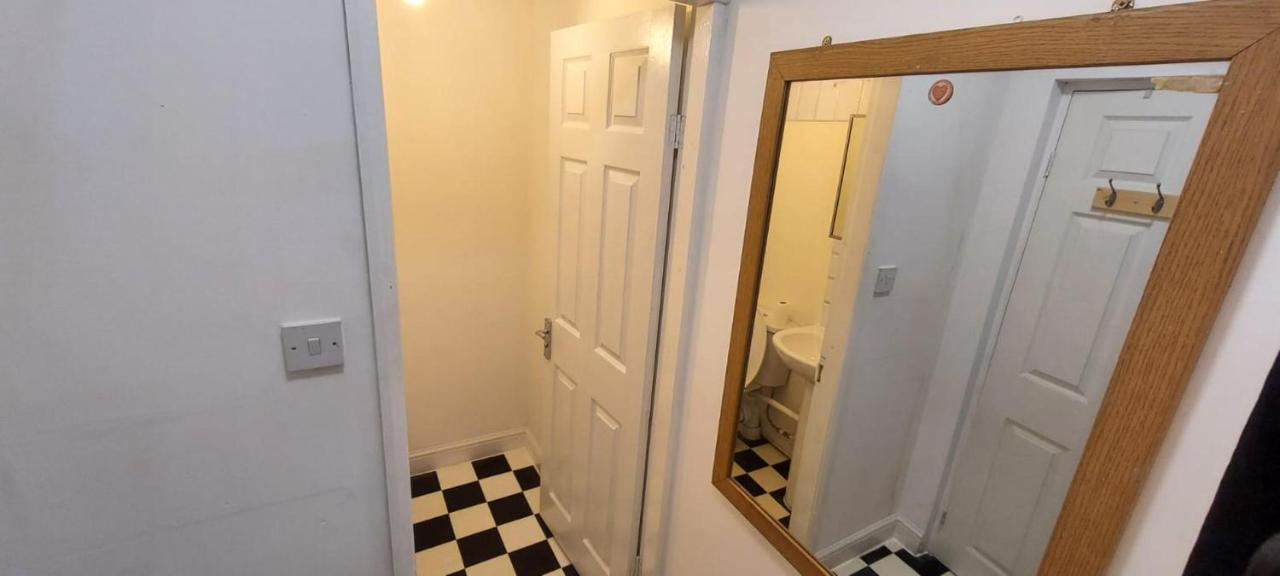 Lovely 3-Bed Apartment In Parkgate Rotherham Exterior foto